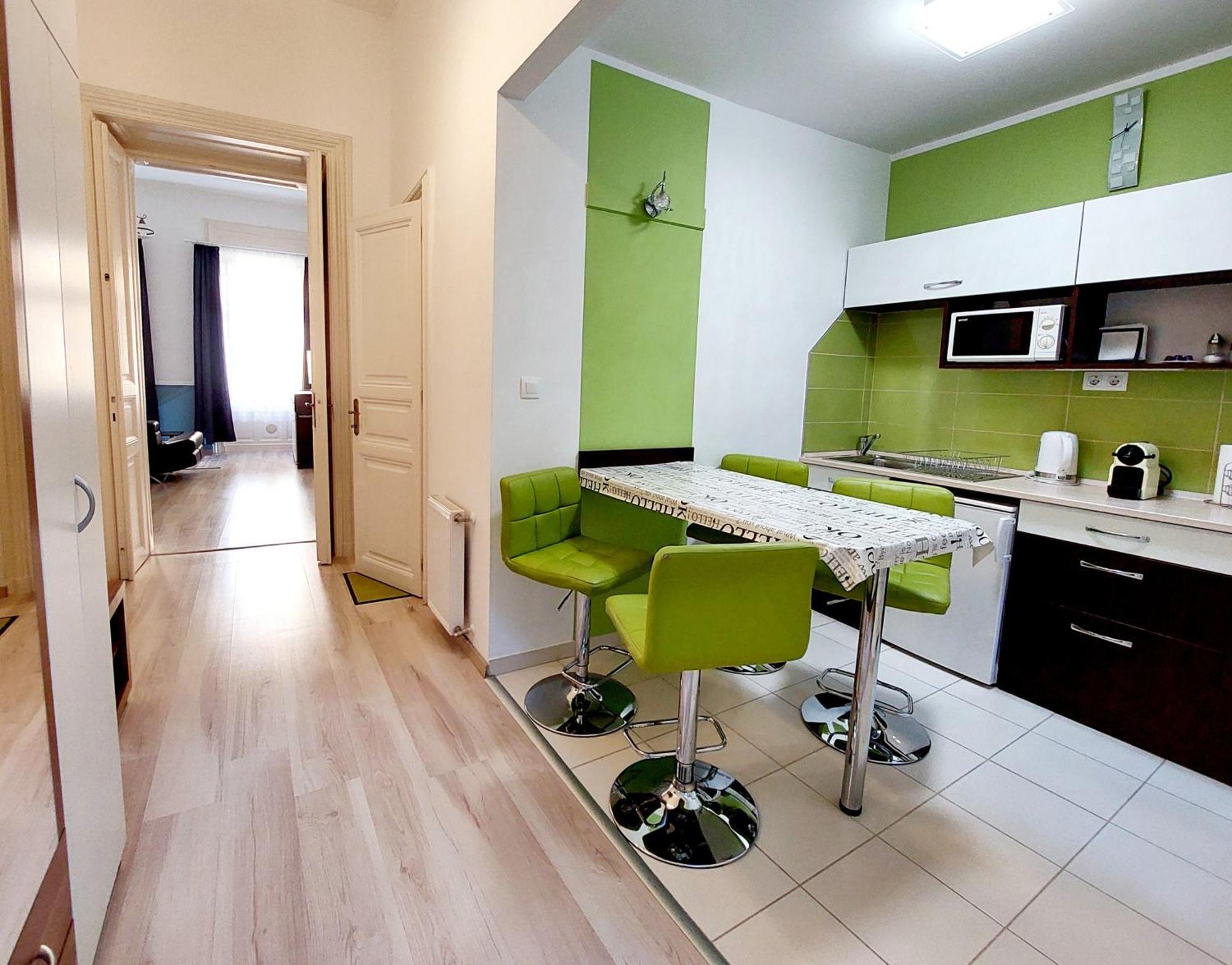 Eoetvoes Apartman Budapesta Exterior foto
