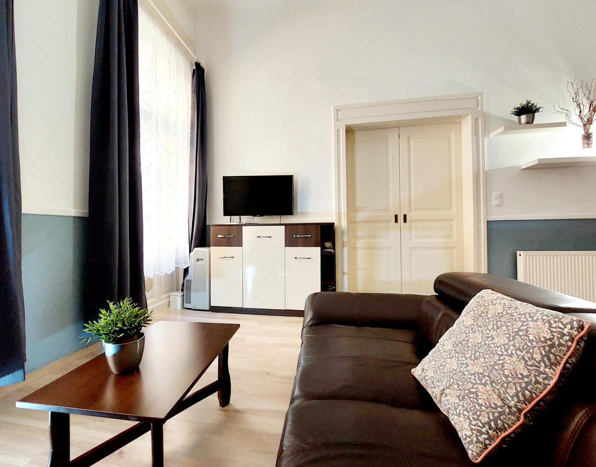 Eoetvoes Apartman Budapesta Exterior foto